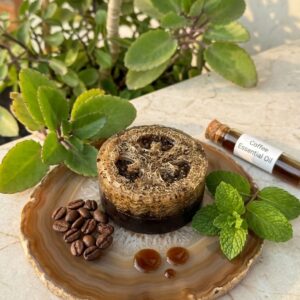 What’s Inside? (The Kitchen-Fresh List) * Real Coffee Bean Powder: For deep detoxification and natural exfoliation. * Pure Coffee Essential Oil: Provides that rich, cinematic aroma that fills your whole bathroom. * Natural Luffa Fiber: To scrub away the day and leave your skin glowing. * Organic Glycerin Base: To keep your skin hydrated and soft, never "squeaky" or dry.